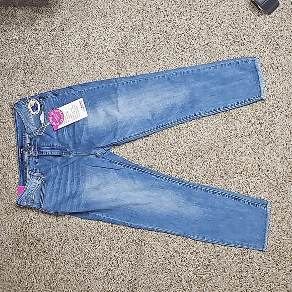 ⬇️S.O.N.G. Curvy Skinny Midrise Crop Jeans - Picture 1 of 9